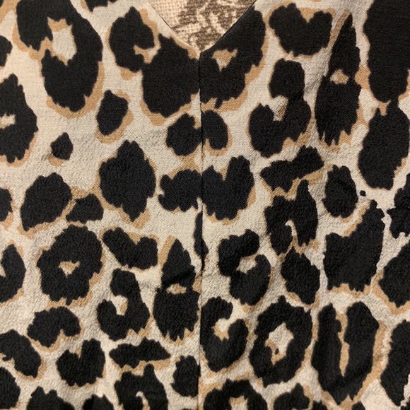 π Unleash Your Inner Wild Side - Club Monaco Krista Leopard Print Silk Top! π - Picture 6 of 13